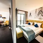 Western Royal Hotel 4*