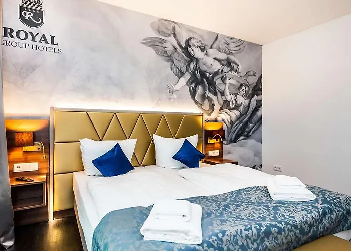 Western Royal מלון